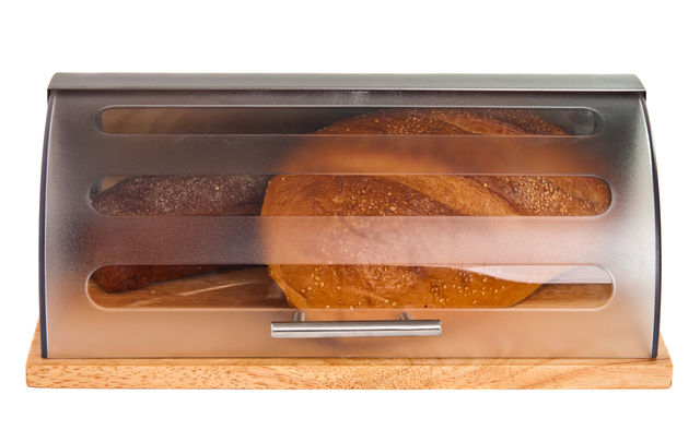 Наші бабусі знали, де зберігати   хліб   на кухні - звичайно, в хлібниці, оскільки ніякі целофанові пакети не замінять цей цінний кухонний девайс