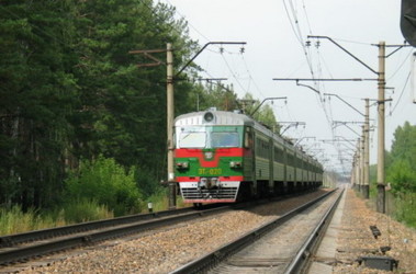 5 червня 2011, 17:09 Переглядiв:   Графік руху поїздів часто зривається (товар вивантажують в чистому полі)