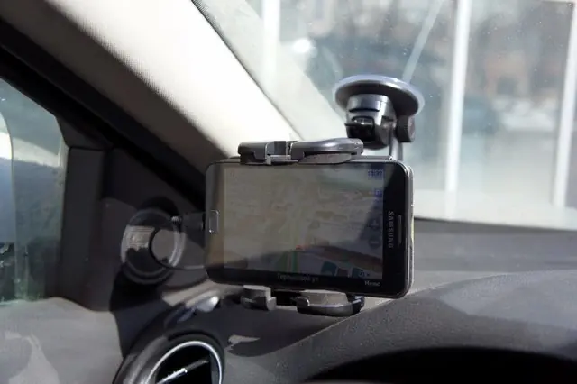 Смартфон Samsung Galaxy Note в ролі автомобільного навігатора