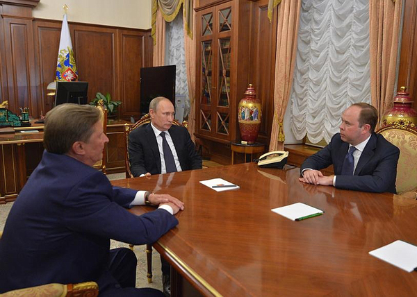 RU   , В кінці липня Володимир Путін провів відразу   кілька кадрових перестановок у вищих ешелонах влади
