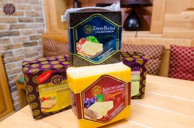 24 квітня 2015 року, 16:40 Переглядів:   Компанія Клуб сиру, що входить в п'ятірку найбільших виробників в галузі, інвестувала 0,7 млн ​​грн в виробництво нових сортів сиру на заміну дорогого імпорту