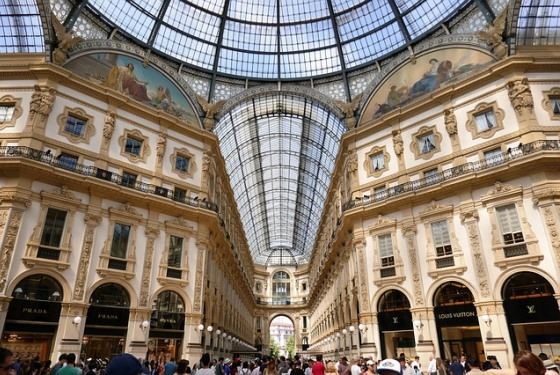 Мілан - столиця регіону Ломбардія - вважається однією з головних світових столиць моди і шопінгу