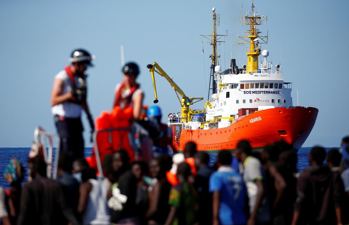 Прем'єр Іспанії Педро Санчес розпорядився прийняти в порту Валенсії судно Aquarius з врятованими в Середземному морі мігрантами після відмови Італії і Мальти