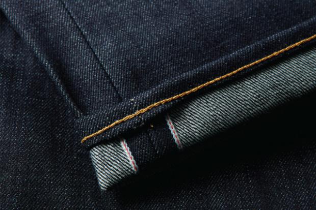 Батьківщиною тканини «денім», з якої шиються джинси, вважається французьке місто Ним, а її назва буквально перекладається як «тканина з Німа»