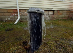 Організація водопостачання на заміській ділянці за допомогою свердловини на воду є сьогодні оптимальним рішенням проблеми безперебійної подачі чистої питної води
