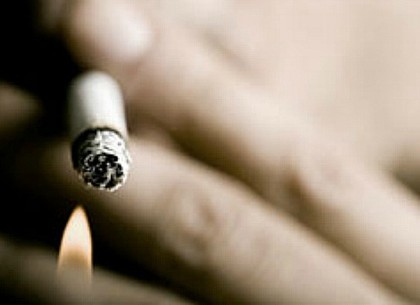 Менш ніж через місяць, з 16 грудня, в Україні набуде чинності закон про заборону куріння в кафе і ресторанах