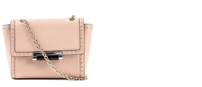 Shoulder bag можуть бути як на тонкому шкіряному ремінці, так і на ланцюжку, як у випадку зі знаменитою стеганой сумочкою від Chanel